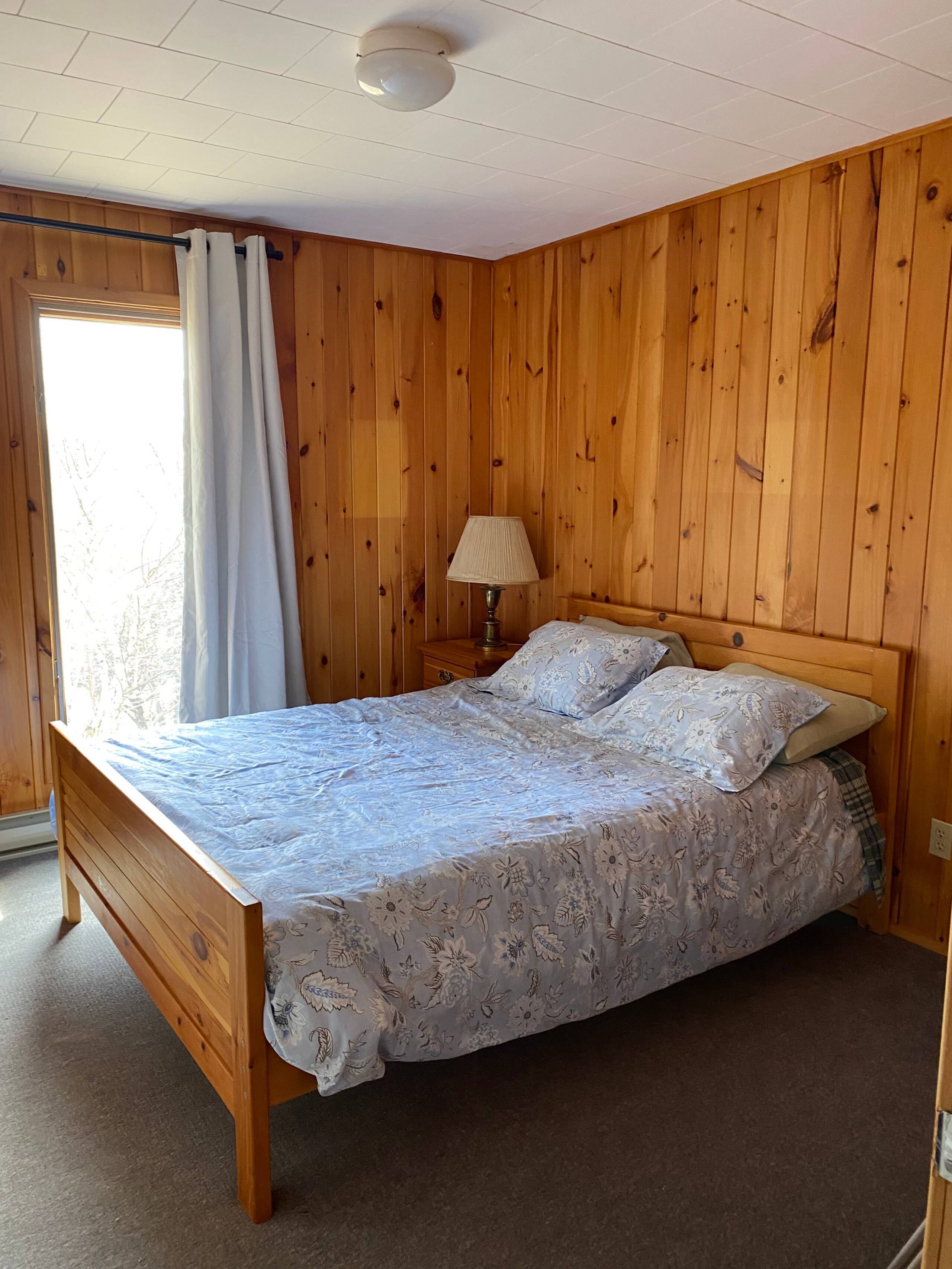 Bedroom with double bed